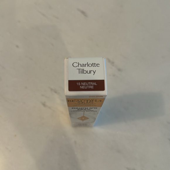 Charlotte Tilbury Beautiful Skin Foundation - 30mL in Shade 15 Neutral - Picture 2 of 2